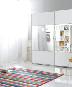 Zrcadlová šatní skříň s posuvnými dveřmi Avery